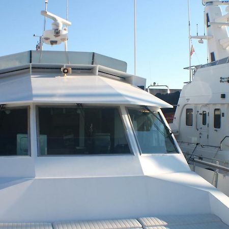 Готель Your Own Private Yacht Сан-Адріа-де-Бесос Екстер'єр фото