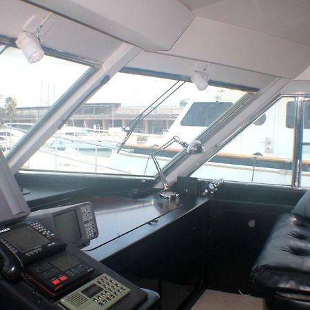 Готель Your Own Private Yacht Сан-Адріа-де-Бесос Екстер'єр фото
