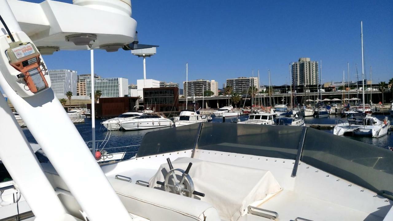 Готель Your Own Private Yacht Сан-Адріа-де-Бесос Екстер'єр фото