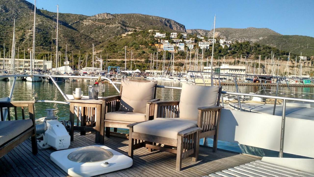 Готель Your Own Private Yacht Сан-Адріа-де-Бесос Екстер'єр фото