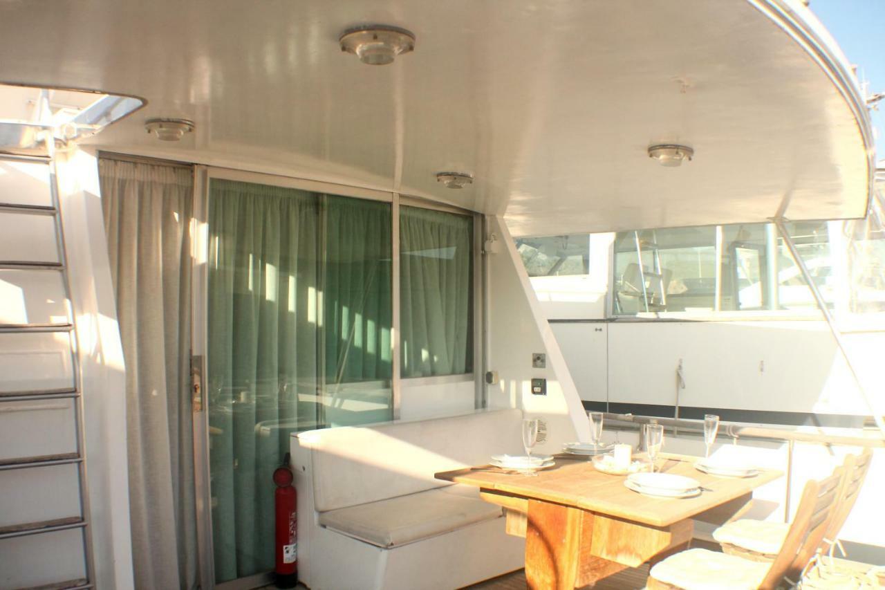 Готель Your Own Private Yacht Сан-Адріа-де-Бесос Екстер'єр фото