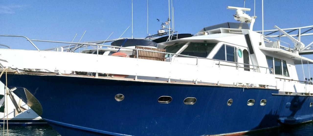 Готель Your Own Private Yacht Сан-Адріа-де-Бесос Екстер'єр фото