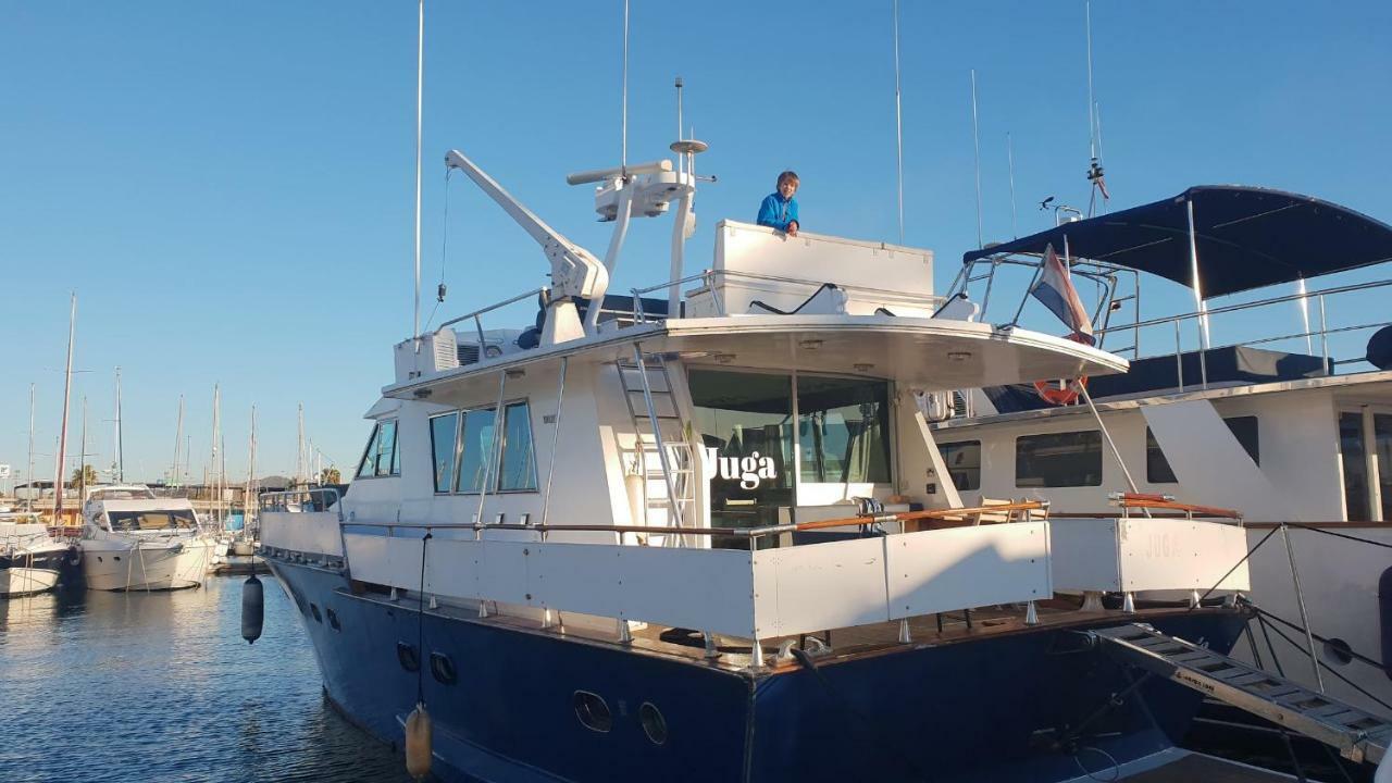 Готель Your Own Private Yacht Сан-Адріа-де-Бесос Екстер'єр фото